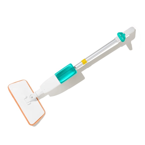 Lovevery Squeeze & Spray Mop from Months 40, 41, 42 The Storyteller Play Kit NEW - Picture 1 of 1